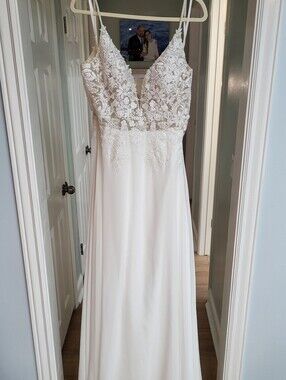 Vow'd Favored Wedding Dress 10 Lace Bodice Spaghetti Strap